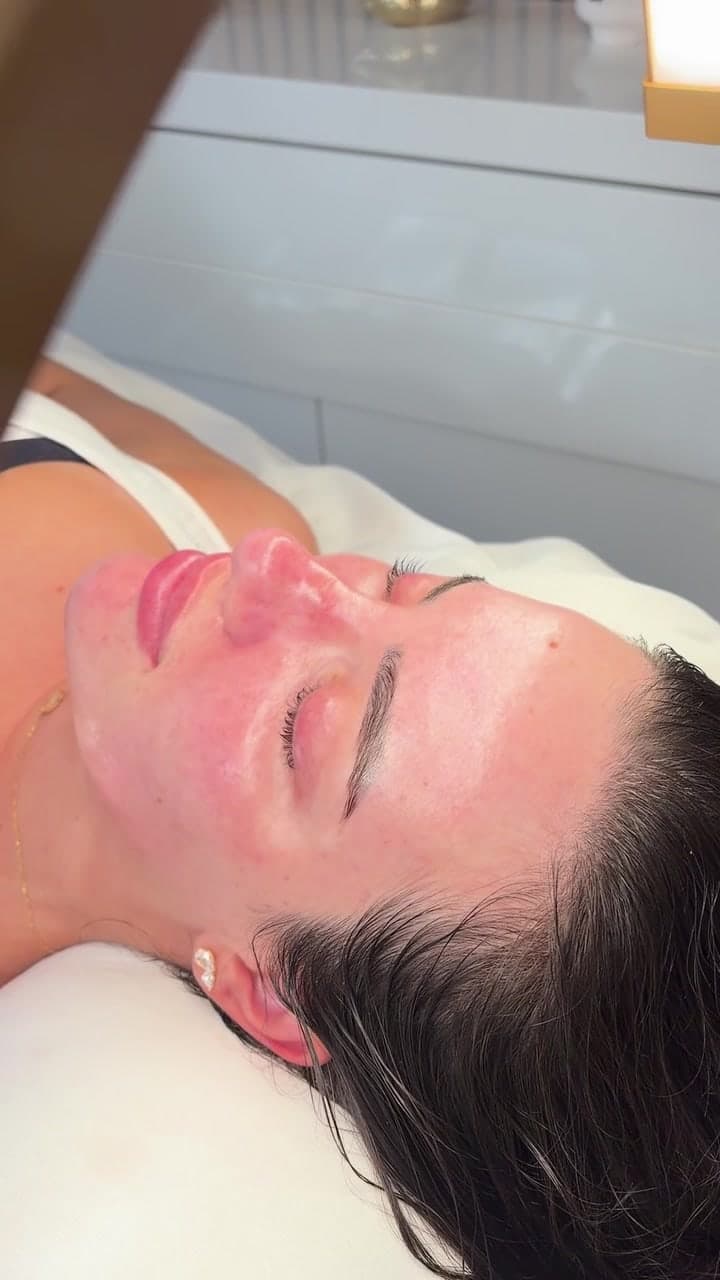 Berna treating a client's skin at Serra Aesthetics in Walthamstow